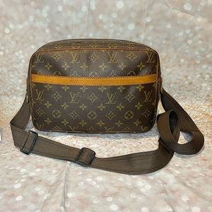 SOLD- AUTH Louis Vuitton Reporter PM! Very Good Condition!